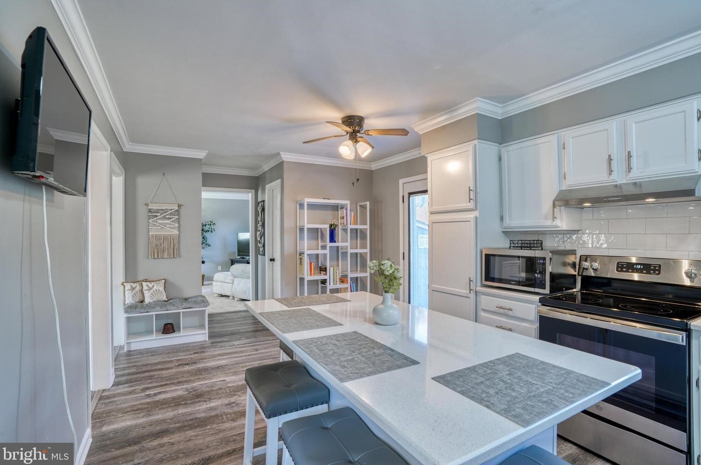 16 Leinster Garth, Baltimore MD  21236-2244 exterior