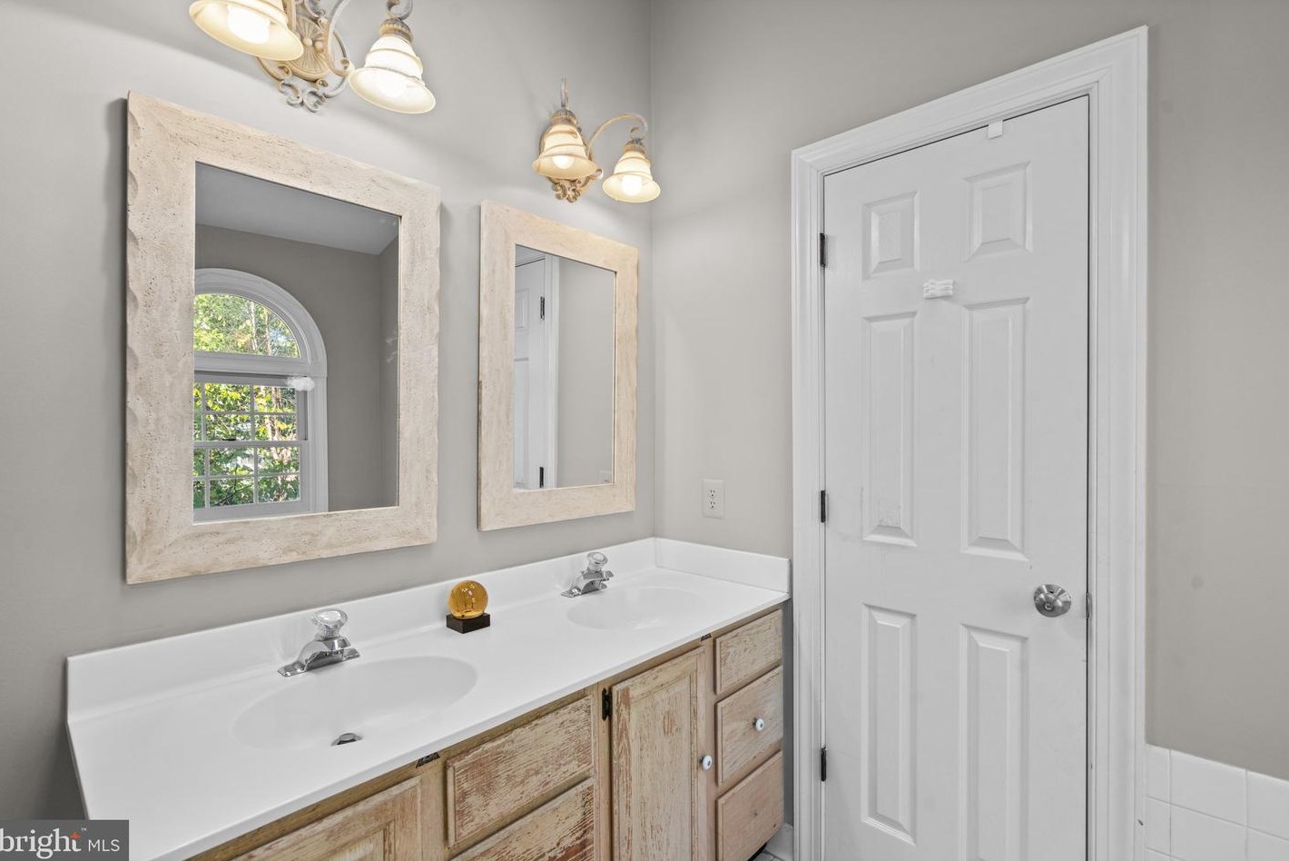 2102 Heritage Dr, Baltimore MD  21209-1752 exterior