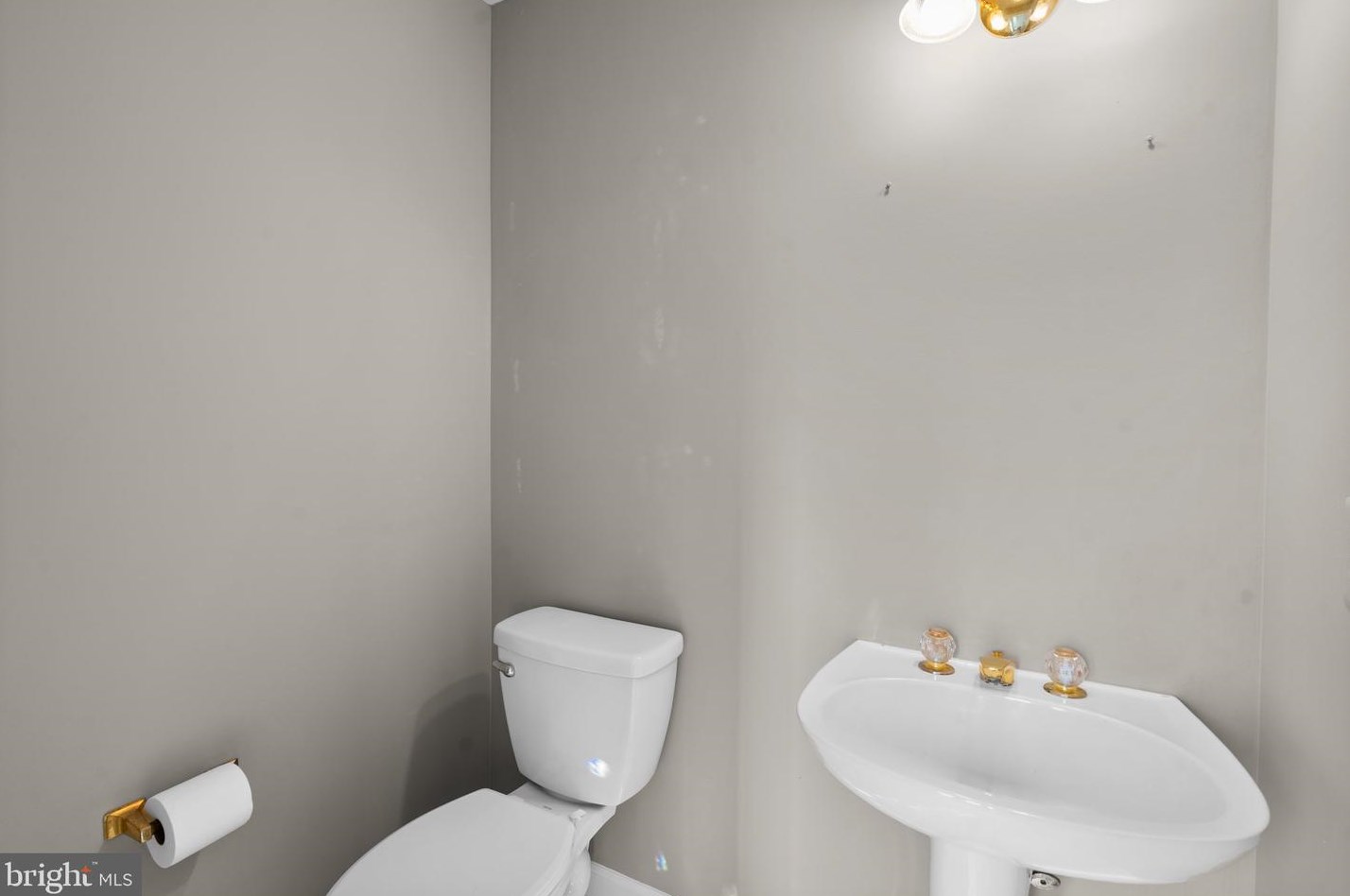 2102 Heritage Dr, Baltimore MD  21209-1752 exterior