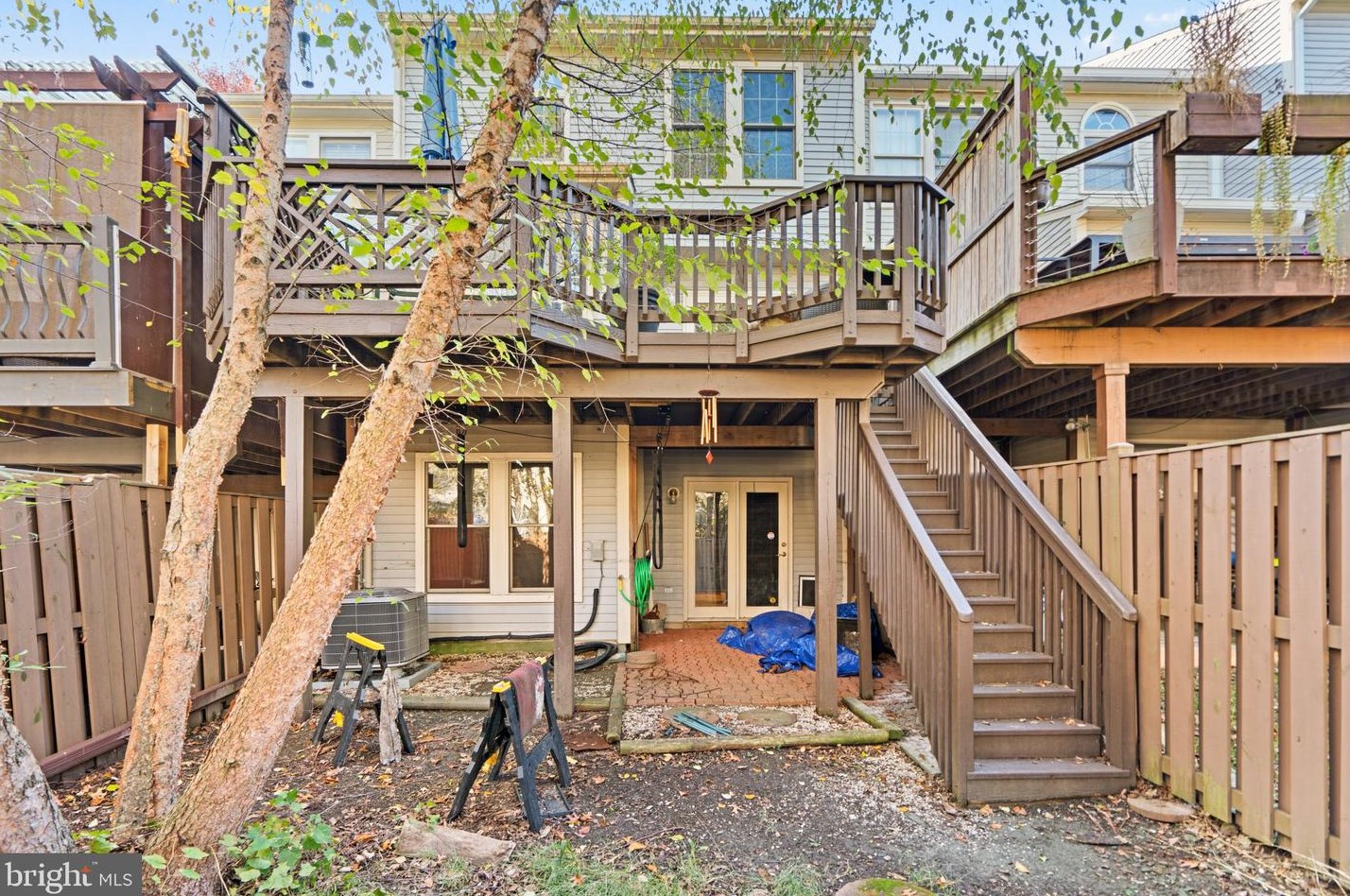 2102 Heritage Dr, Baltimore MD  21209-1752 exterior