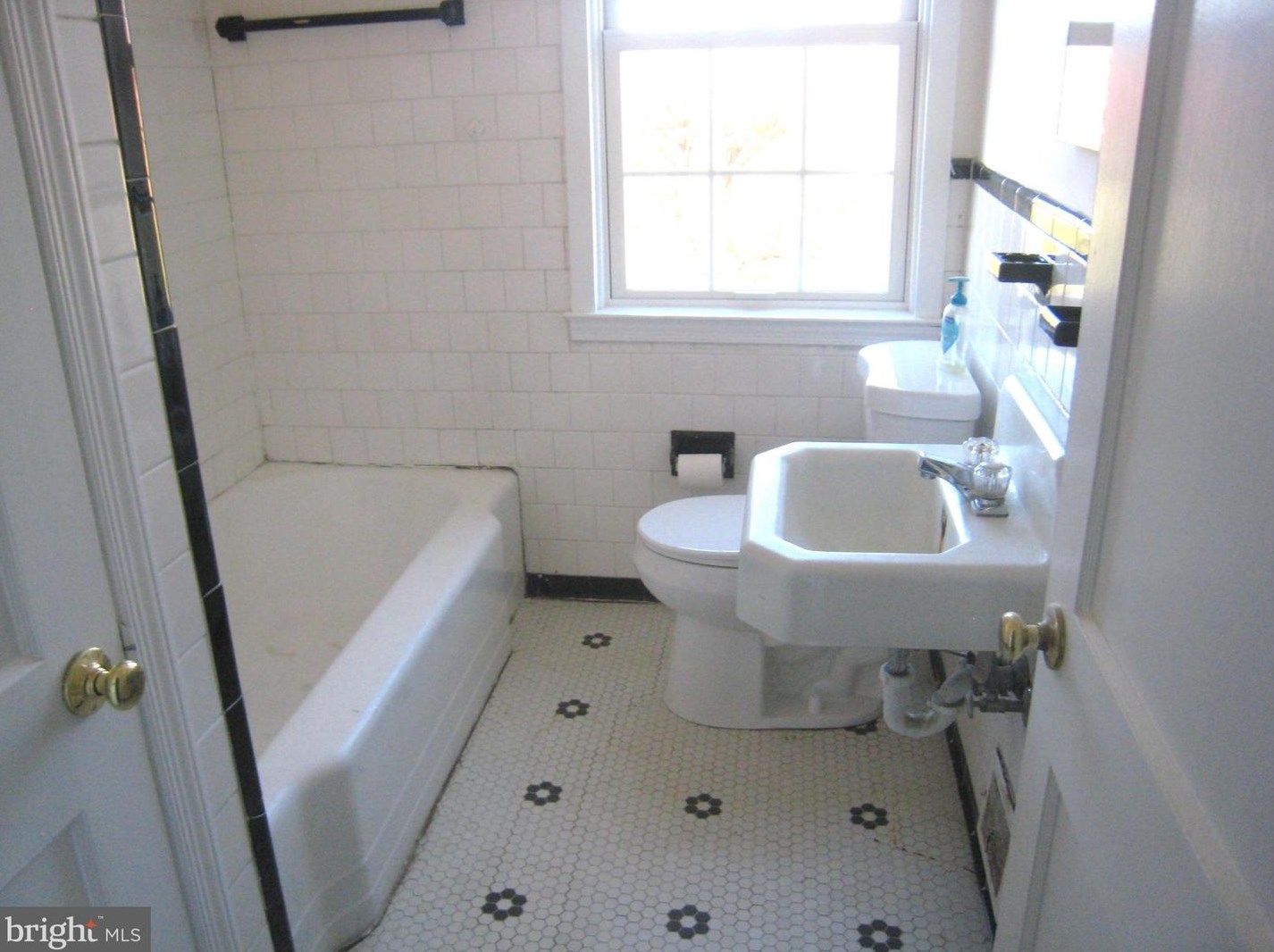 8105 Pleasant Plains Rd, Baltimore MD  21286-8325 exterior