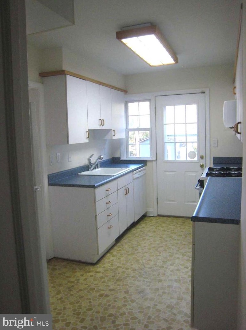 8105 Pleasant Plains Rd, Baltimore MD  21286-8325 exterior