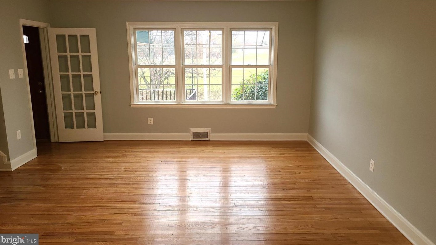 8105 Pleasant Plains Rd, Baltimore MD  21286-8325 exterior