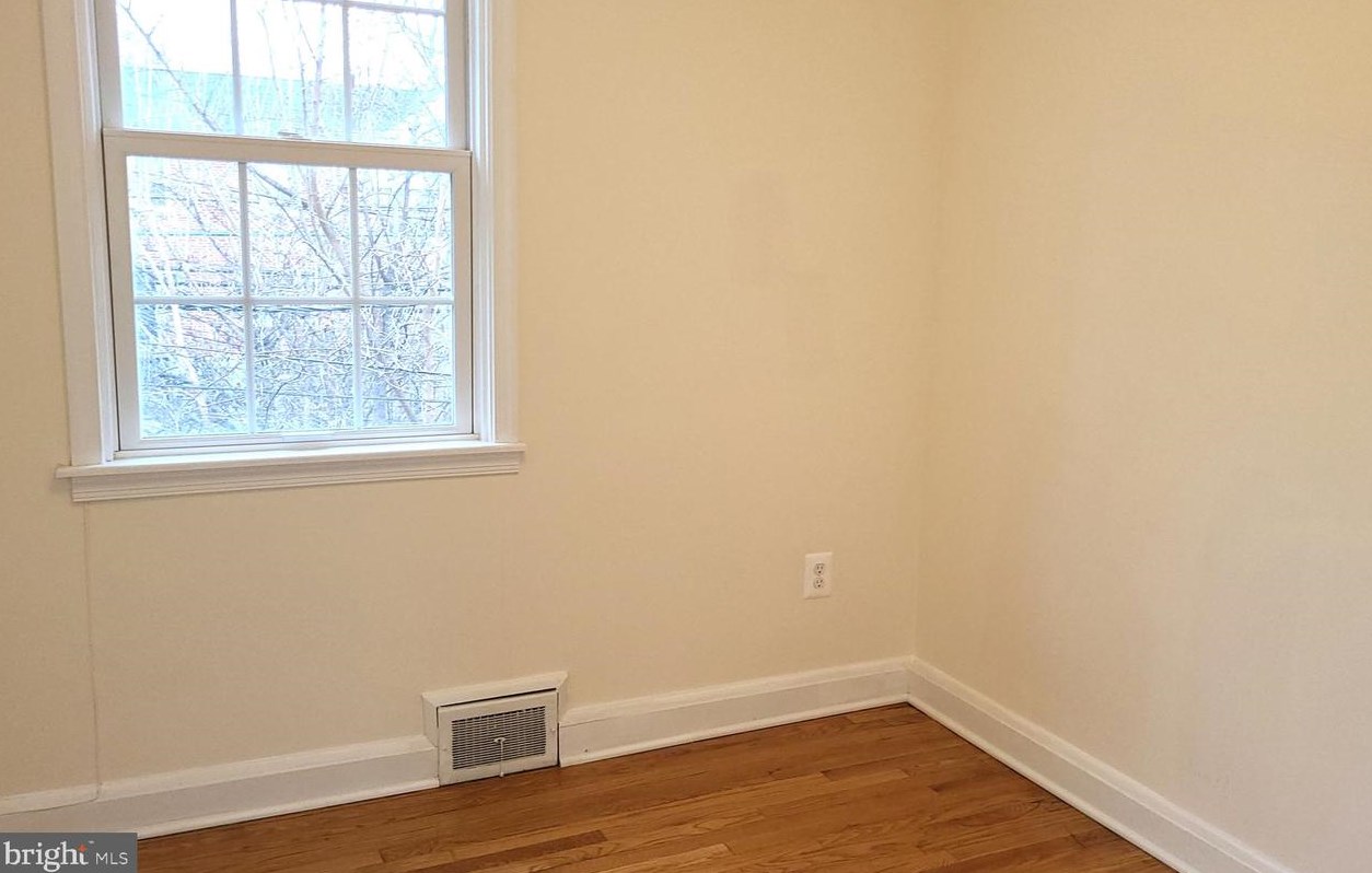 8105 Pleasant Plains Rd, Baltimore MD  21286-8325 exterior