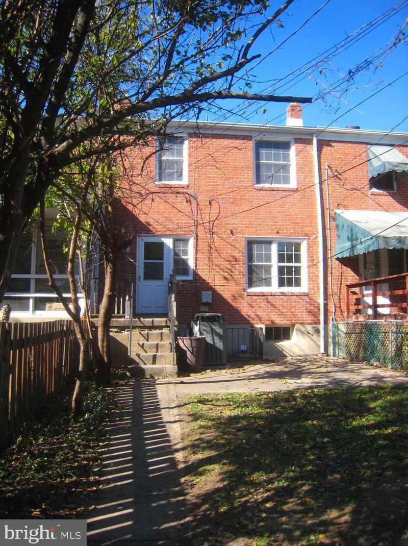 8105 Pleasant Plains Rd, Baltimore MD  21286-8325 exterior
