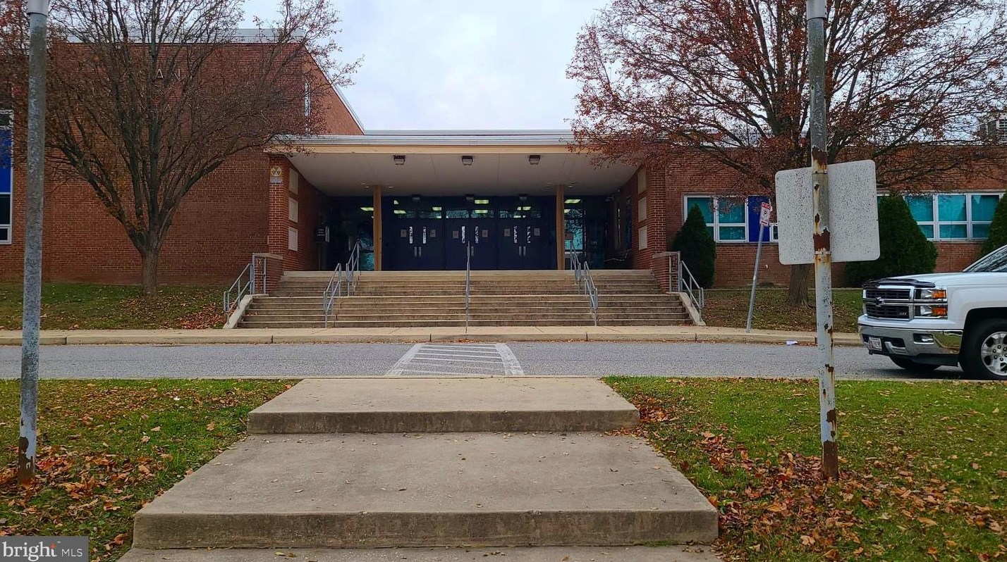 8105 Pleasant Plains Rd, Baltimore MD  21286-8325 exterior