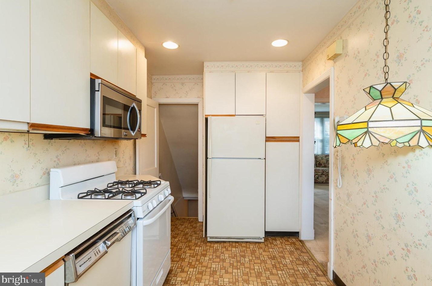 325 Stratford Rd, Baltimore MD  21218-1145 exterior