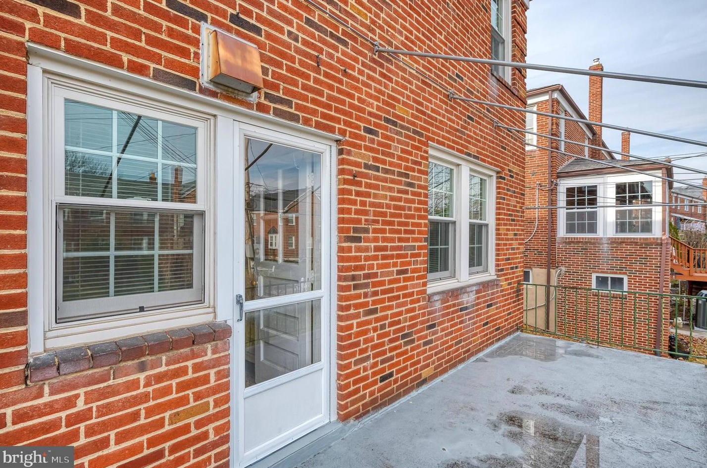 325 Stratford Rd, Baltimore MD  21218-1145 exterior
