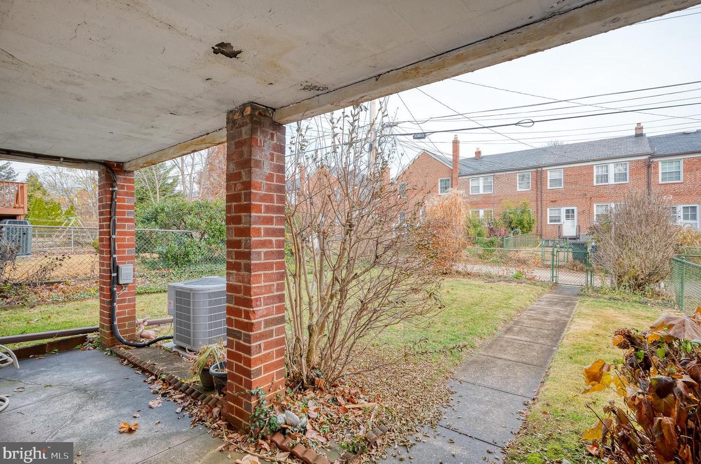 325 Stratford Rd, Baltimore MD  21218-1145 exterior