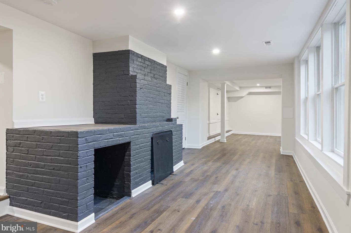 2922 Knoll Acres Dr, Baltimore MD  21234-1128 exterior