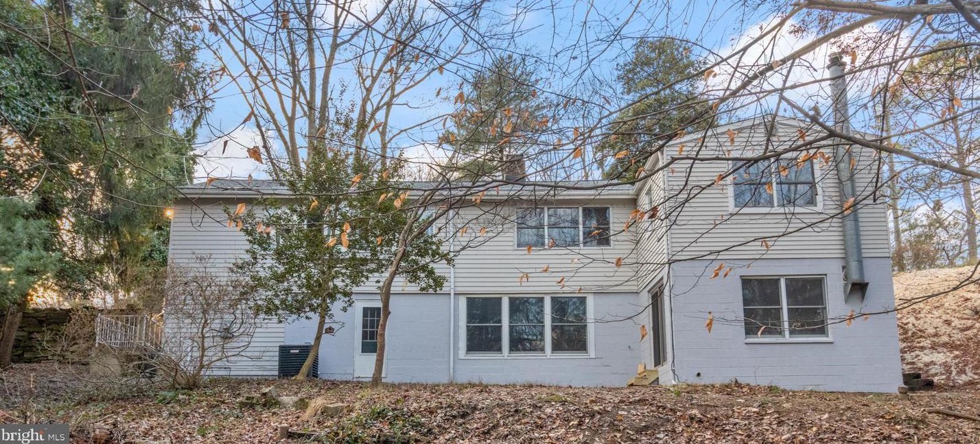 2922 Knoll Acres Dr, Baltimore MD  21234-1128 exterior