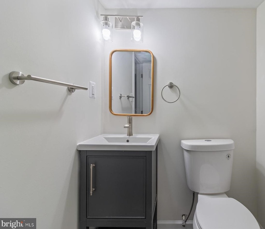 2922 Knoll Acres Dr, Baltimore MD  21234-1128 exterior