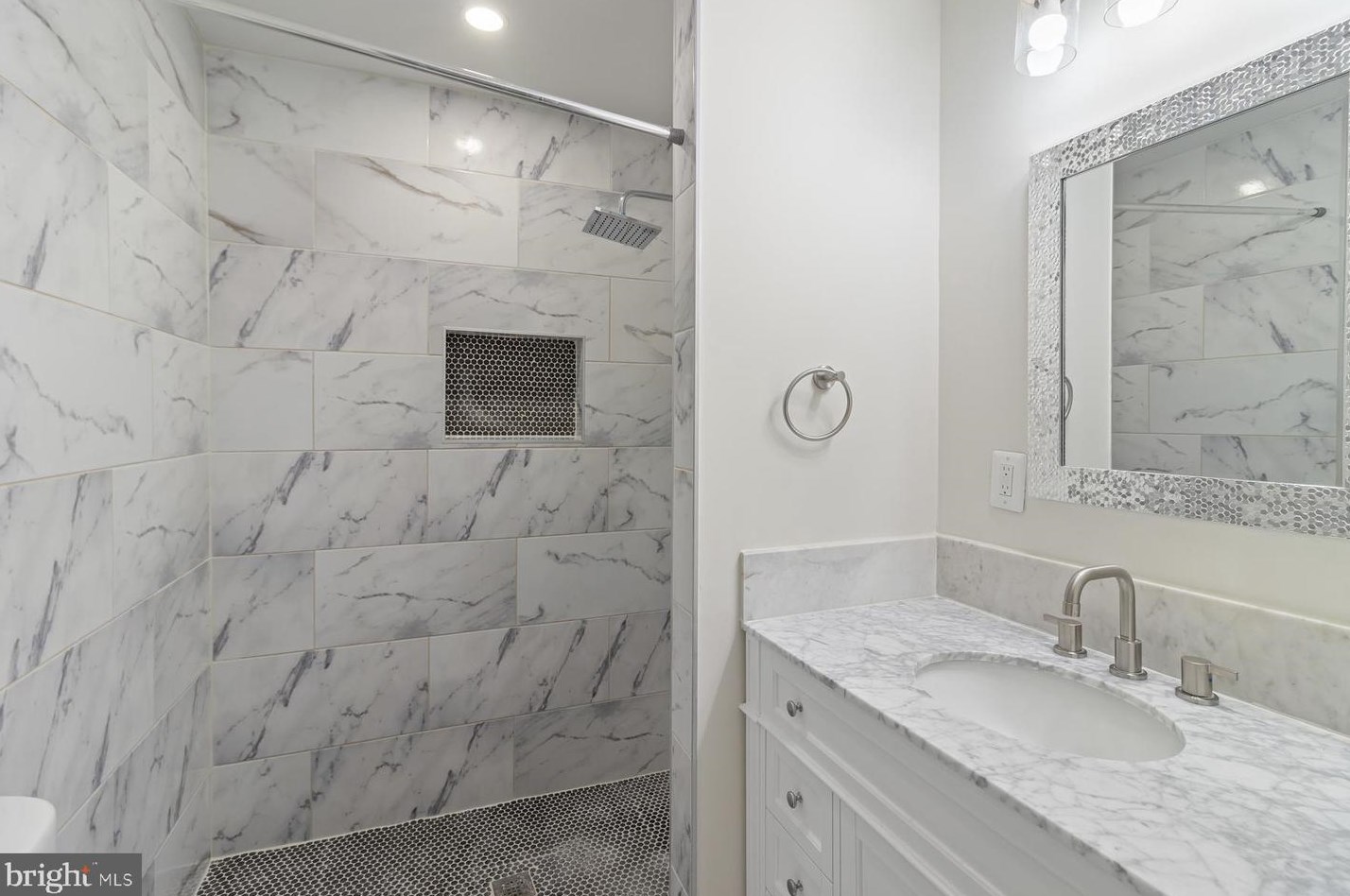 2922 Knoll Acres Dr, Baltimore MD  21234-1128 exterior