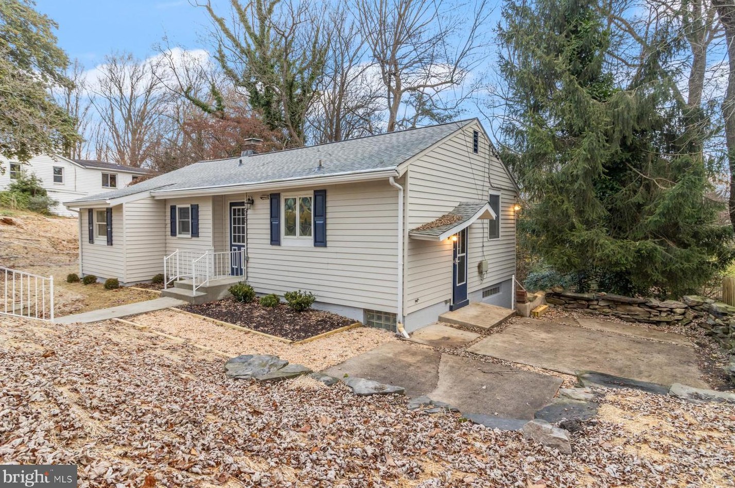 2922 Knoll Acres Dr, Baltimore MD  21234-1128 exterior