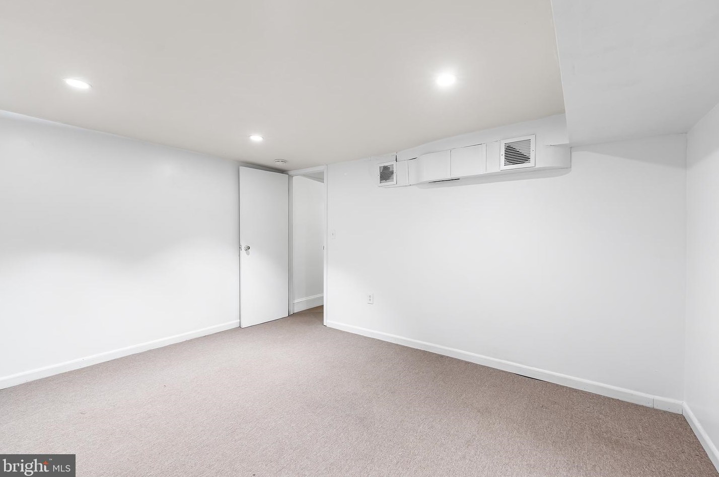 1656 Yakona Rd, Baltimore MD 21286-2348 exterior