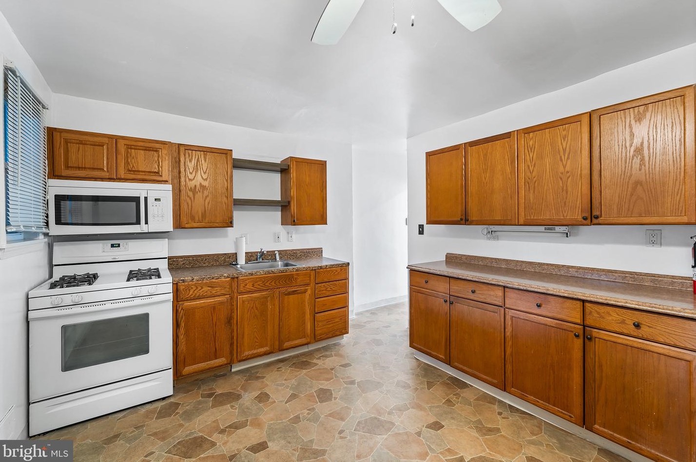 1656 Yakona Rd, Baltimore MD 21286-2348 exterior