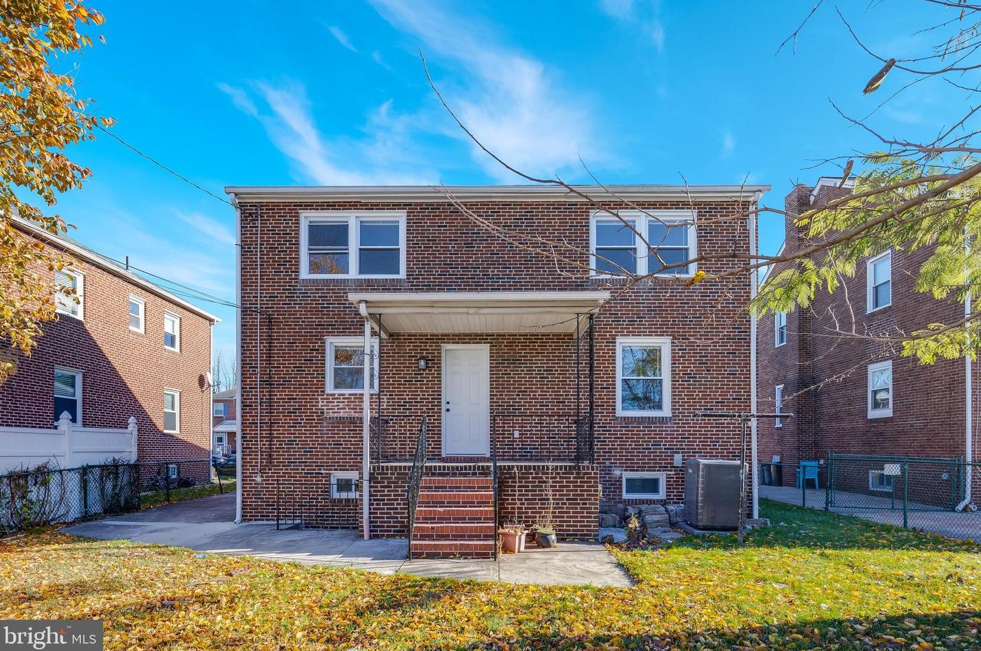 6814 Youngstown Ave, Baltimore MD  21222-1112 exterior