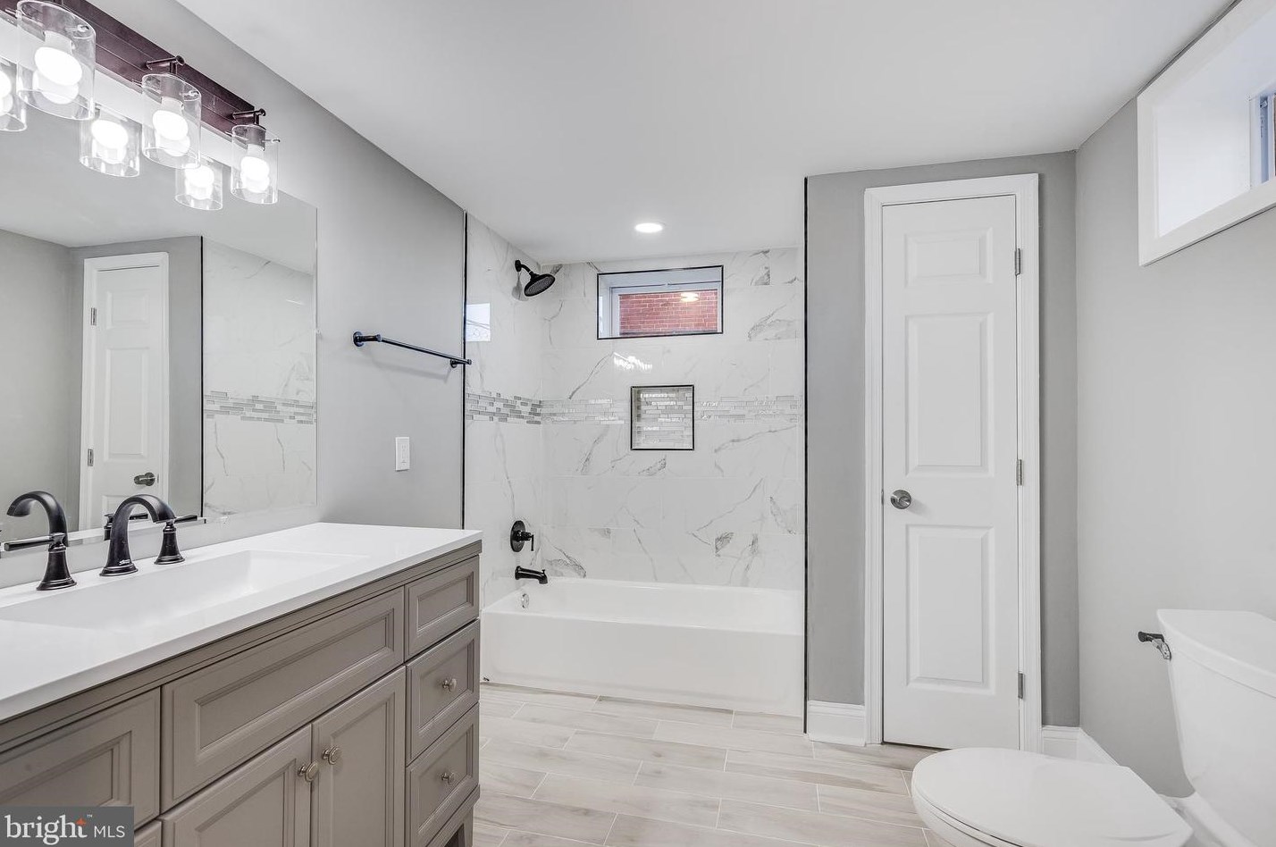 6814 Youngstown Ave, Baltimore MD  21222-1112 exterior