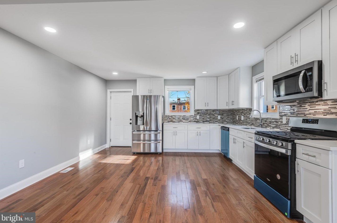 6814 Youngstown Ave, Baltimore MD  21222-1112 exterior