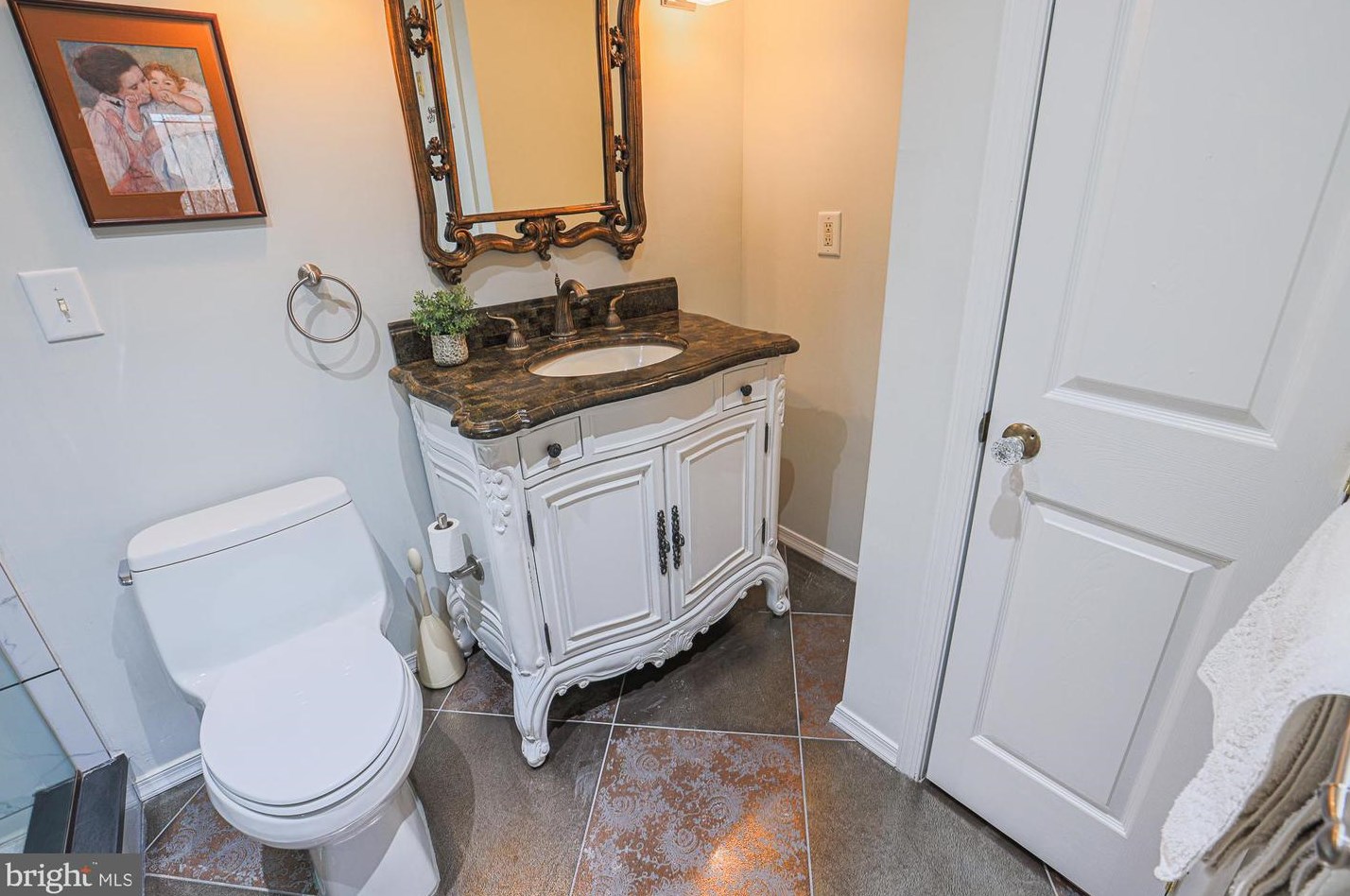 6114 Buckingham Mnr Dr, Baltimore MD 21210-1004 exterior