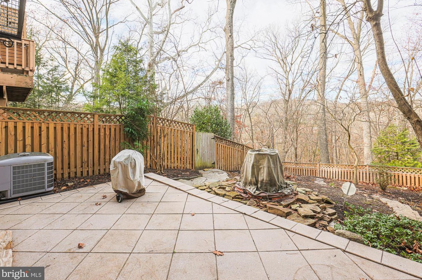 6114 Buckingham Mnr Dr, Baltimore MD 21210-1004 exterior