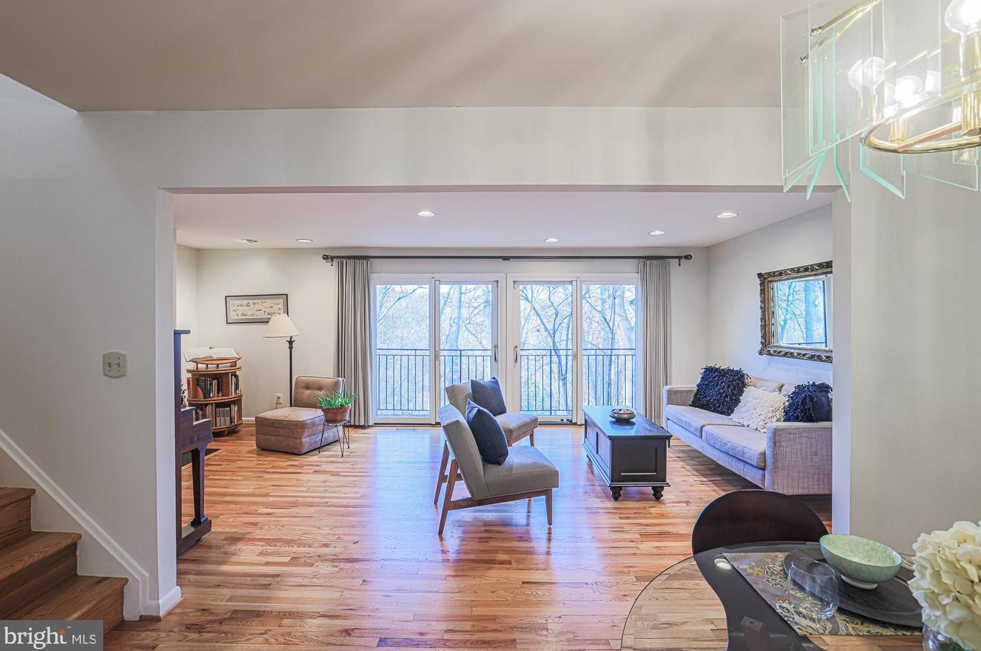 6114 Buckingham Mnr Dr, Baltimore MD 21210-1004 exterior