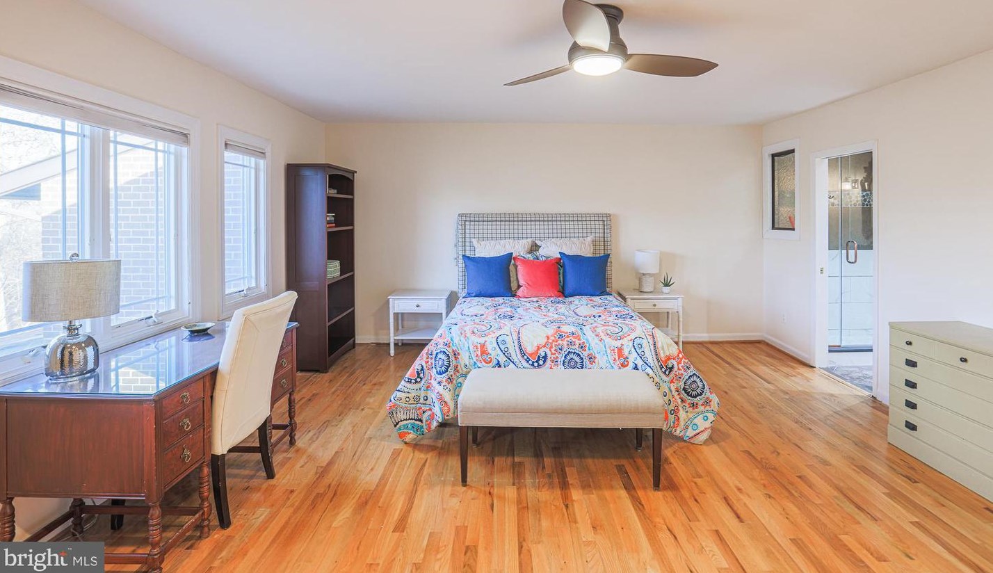 6114 Buckingham Mnr Dr, Baltimore MD 21210-1004 exterior