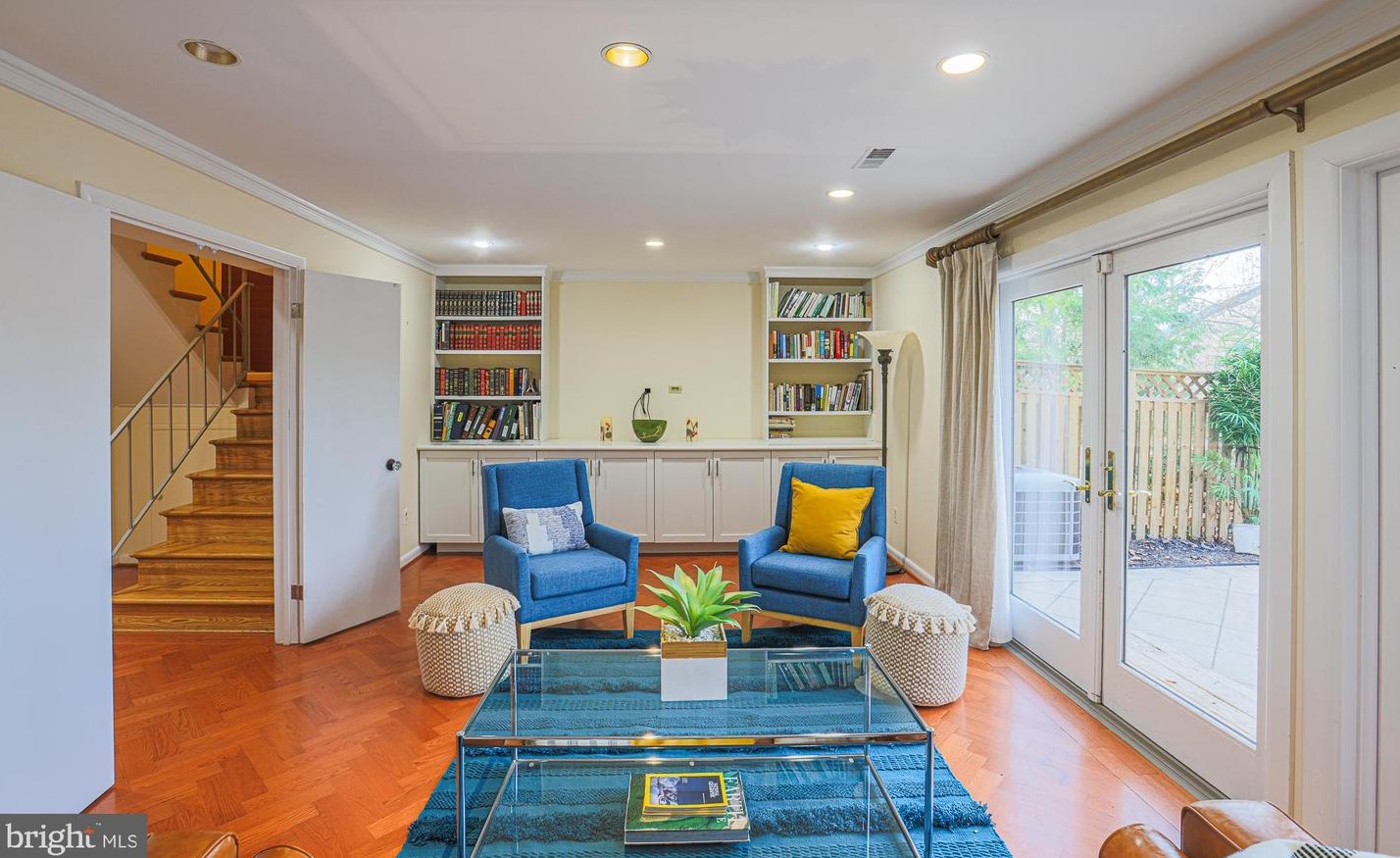 6114 Buckingham Mnr Dr, Baltimore MD 21210-1004 exterior