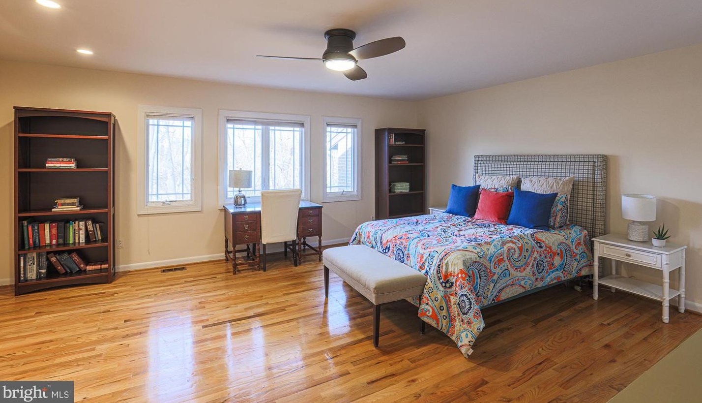 6114 Buckingham Mnr Dr, Baltimore MD 21210-1004 exterior