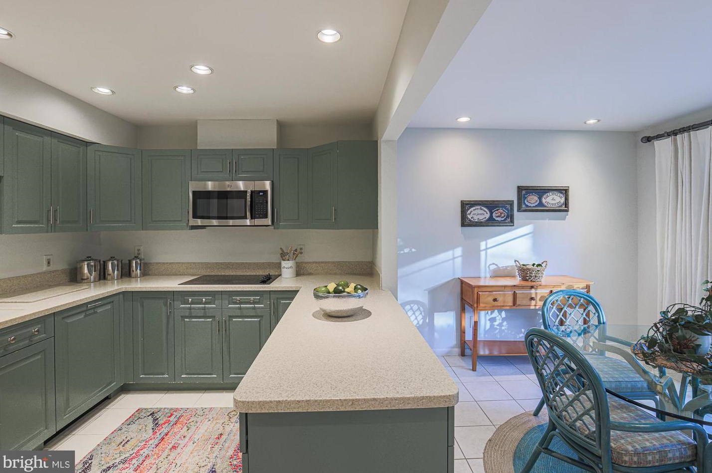 6114 Buckingham Mnr Dr, Baltimore MD 21210-1004 exterior