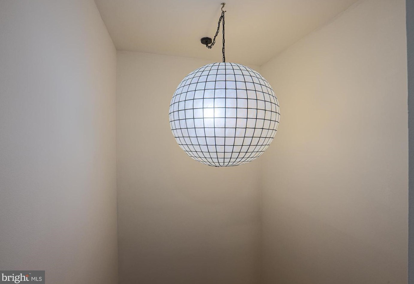 6114 Buckingham Mnr Dr, Baltimore MD 21210-1004 exterior