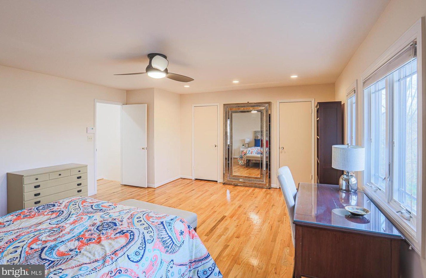 6114 Buckingham Mnr Dr, Baltimore MD 21210-1004 exterior