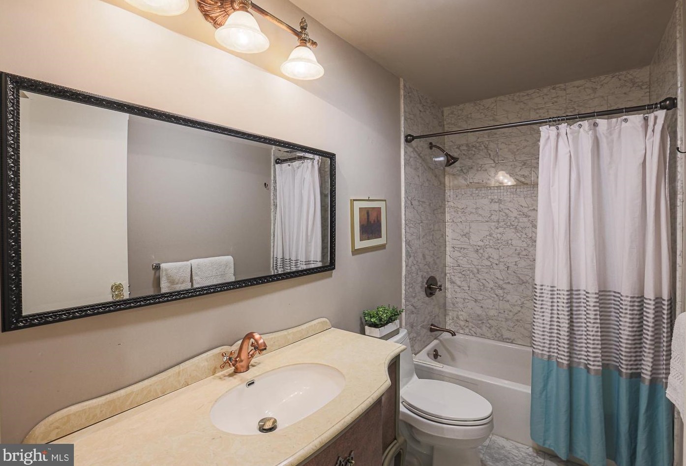 6114 Buckingham Mnr Dr, Baltimore MD 21210-1004 exterior