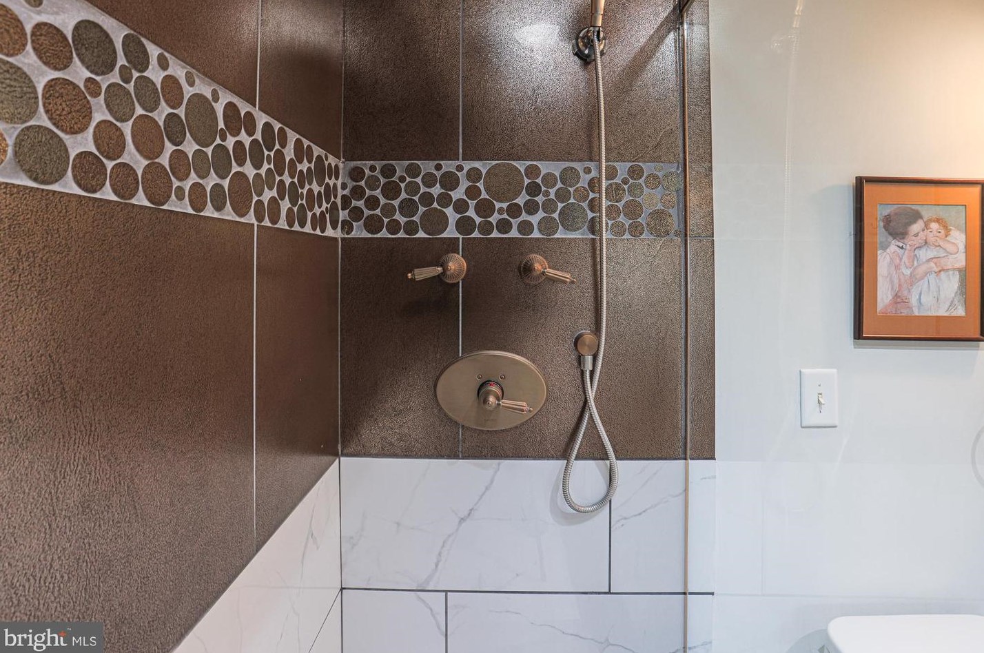 6114 Buckingham Mnr Dr, Baltimore MD 21210-1004 exterior