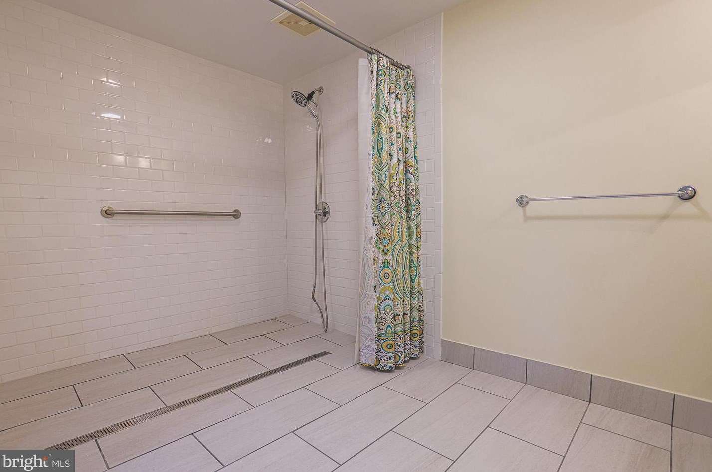 6114 Buckingham Mnr Dr, Baltimore MD 21210-1004 exterior