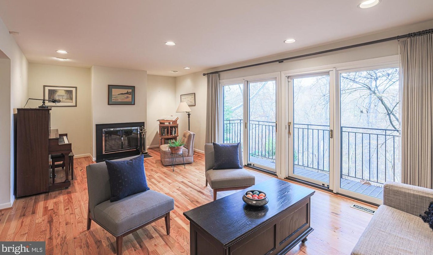 6114 Buckingham Mnr Dr, Baltimore MD 21210-1004 exterior