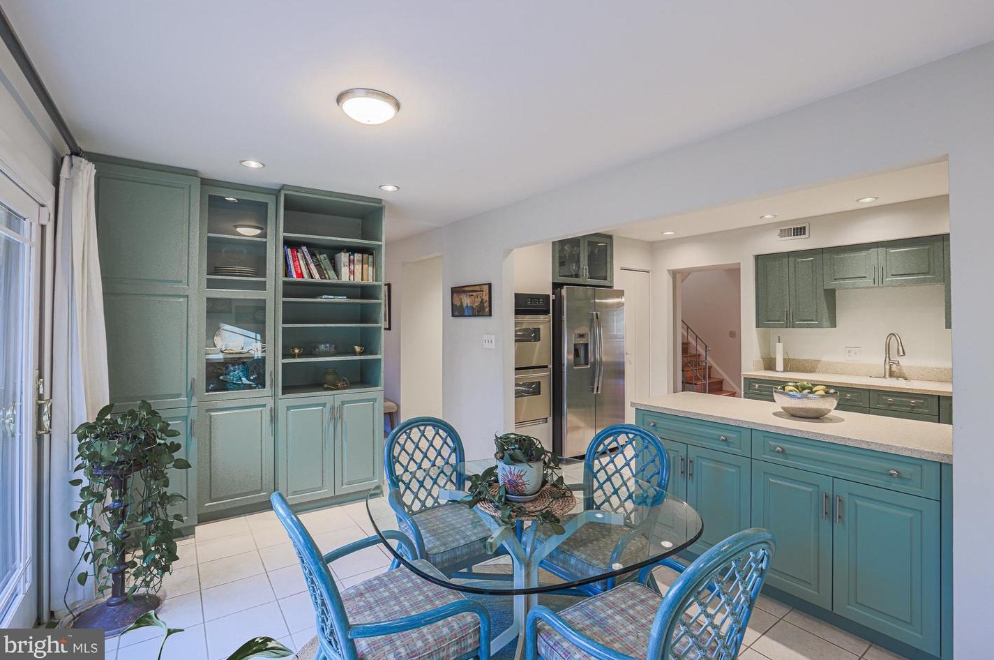 6114 Buckingham Mnr Dr, Baltimore MD 21210-1004 exterior