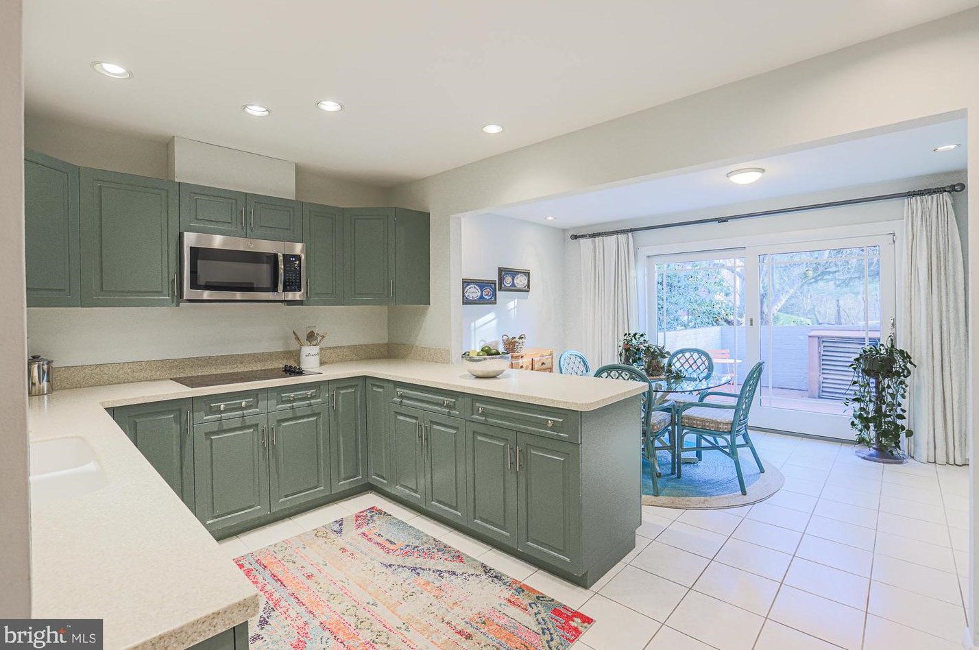 6114 Buckingham Mnr Dr, Baltimore MD 21210-1004 exterior