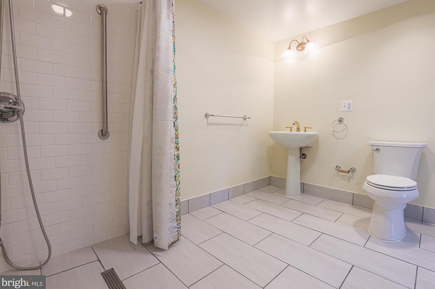 6114 Buckingham Mnr Dr, Baltimore MD 21210-1004 exterior