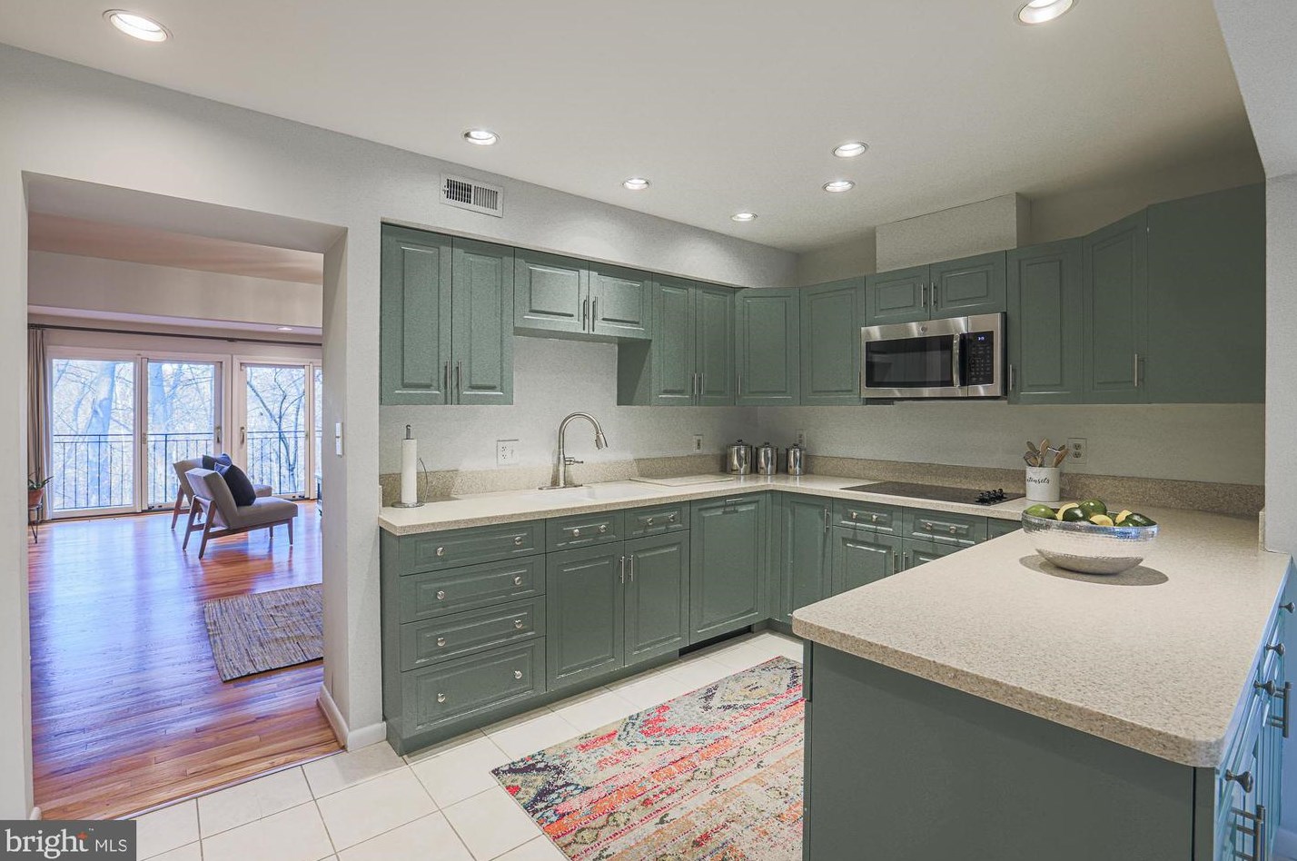 6114 Buckingham Mnr Dr, Baltimore MD 21210-1004 exterior