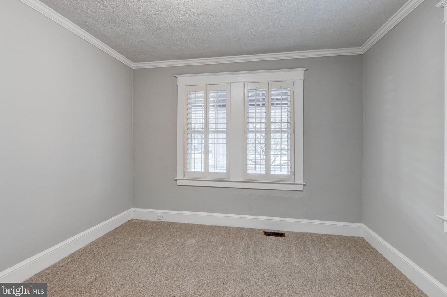 5633 Oregon Ave, Baltimore MD 21227-3930 exterior