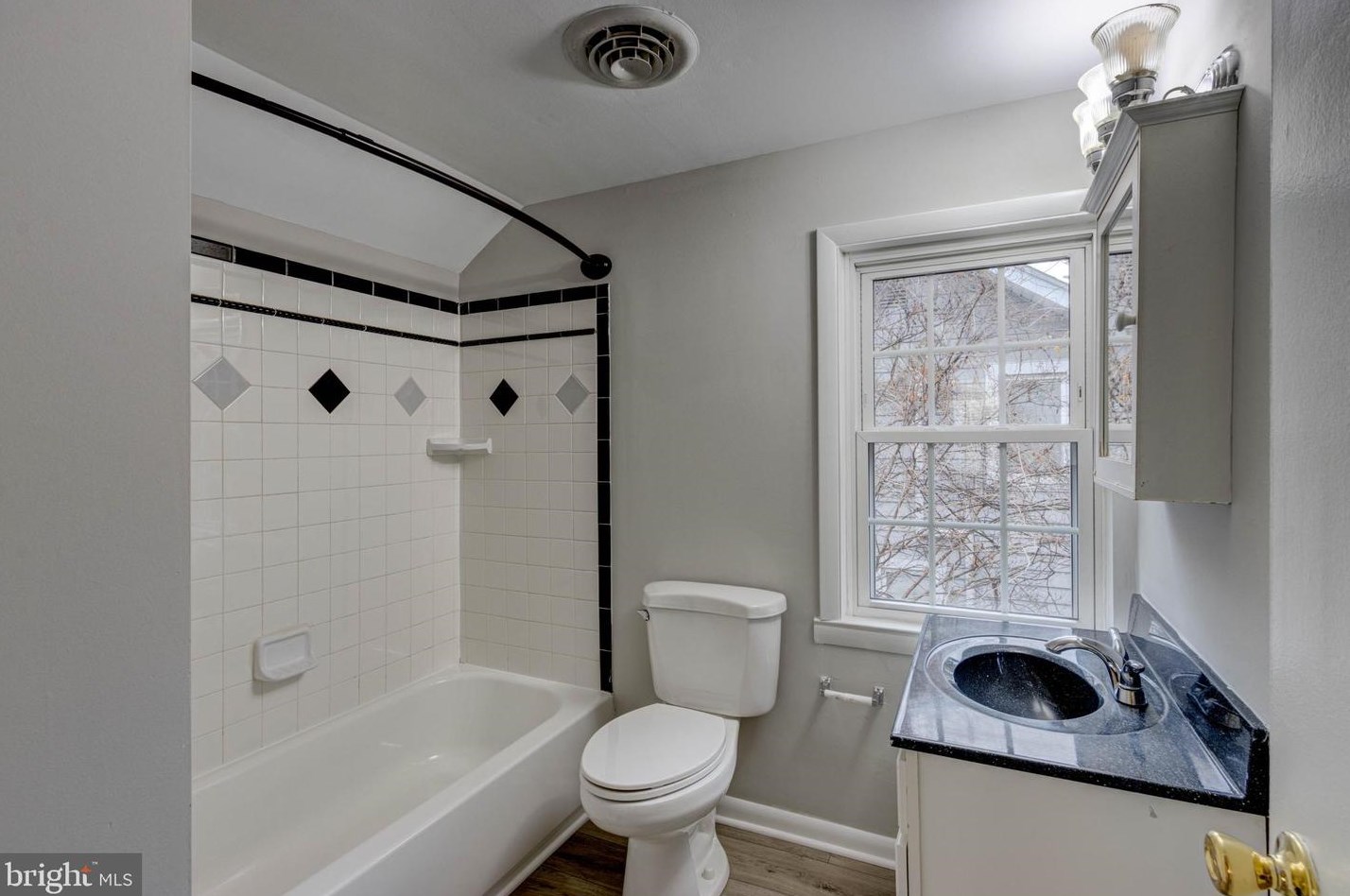 5633 Oregon Ave, Baltimore MD 21227-3930 exterior