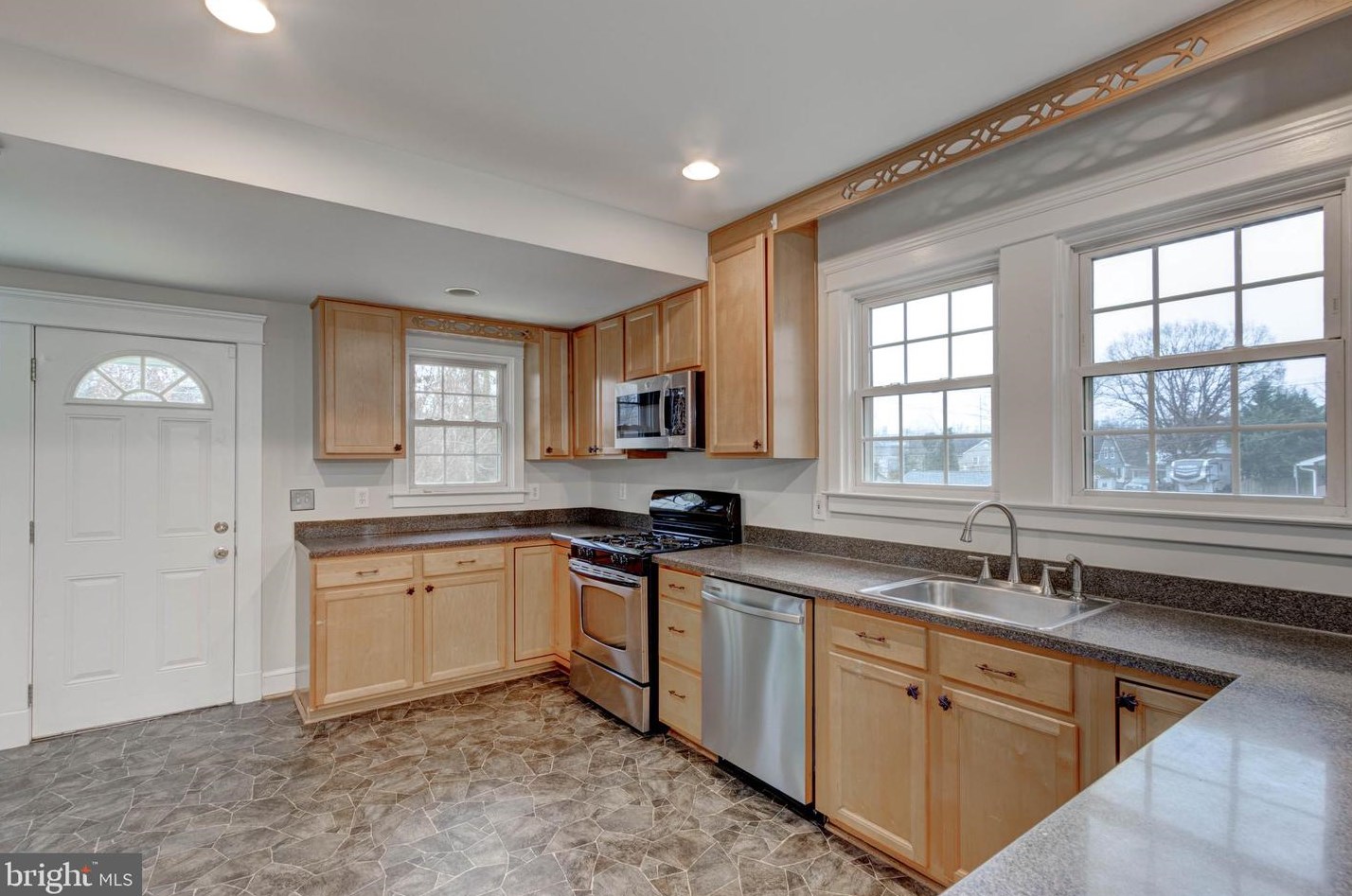 5633 Oregon Ave, Baltimore MD 21227-3930 exterior