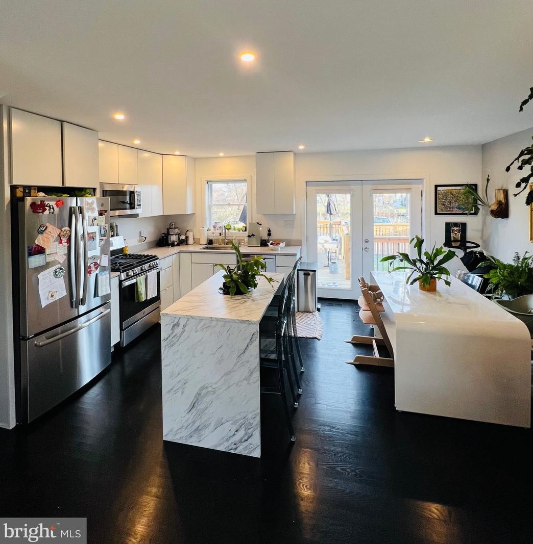 7823 Charlesmont Rd, Baltimore MD  21222-2703 exterior
