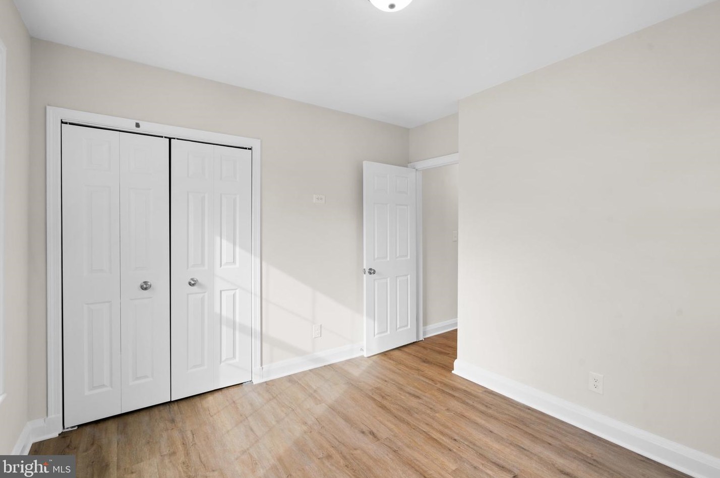 211 Rolling Rd, Baltimore MD  21228-5719 exterior