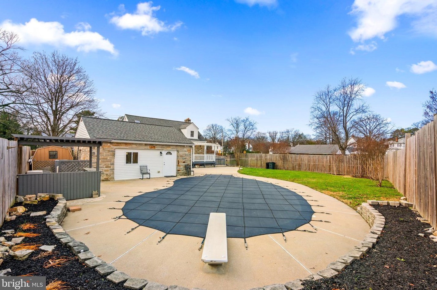 211 Rolling Rd, Baltimore MD  21228-5719 exterior