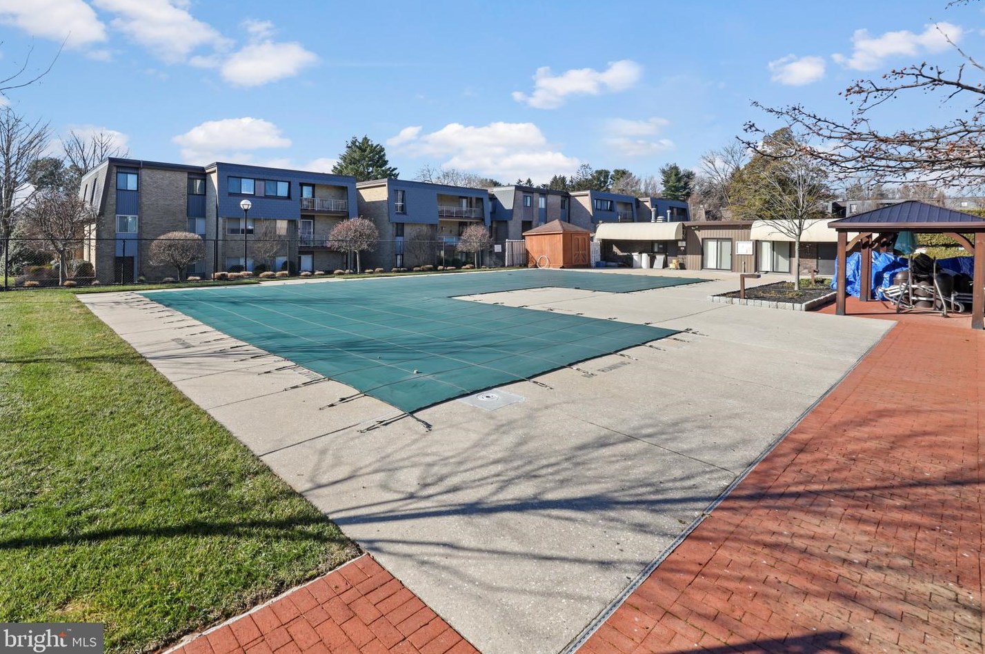 7 Stonehenge Cir, Baltimore MD  21208-3230 exterior