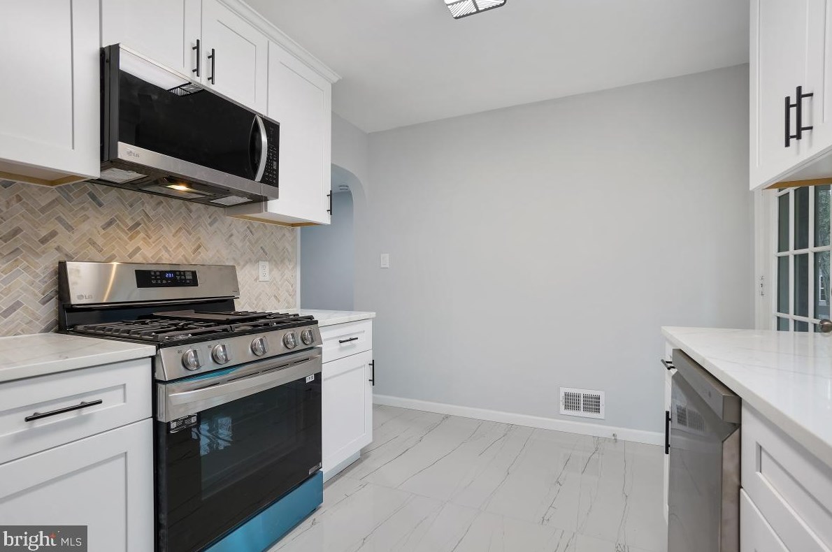 705 Woodsdale Ave, Baltimore MD  21228-2858 exterior