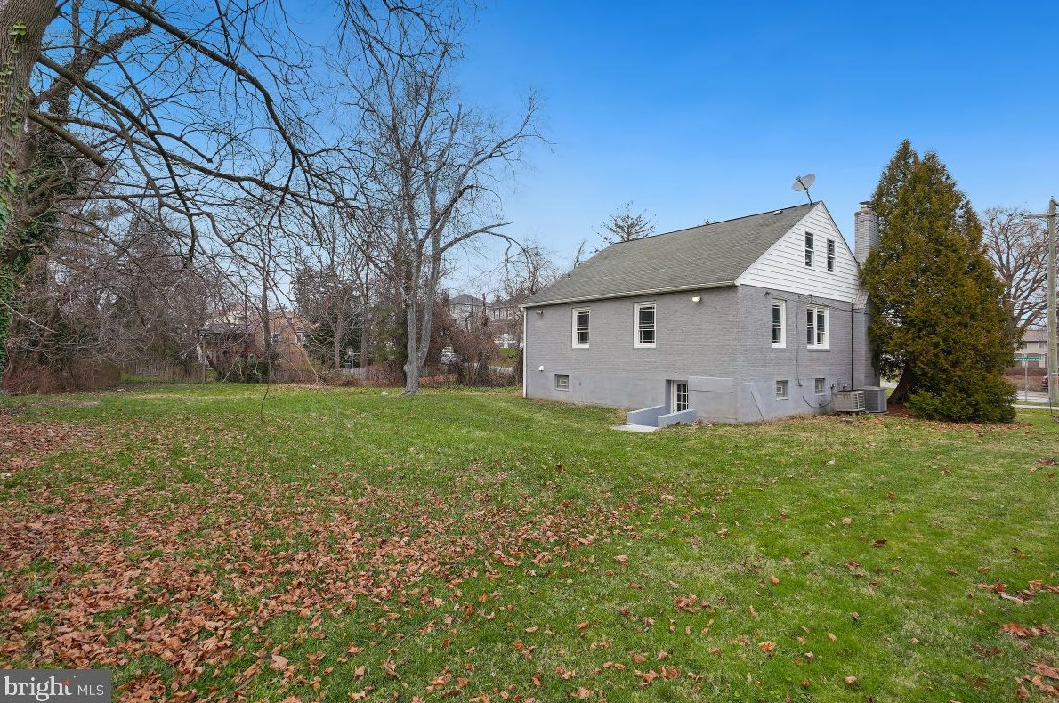 705 Woodsdale Ave, Baltimore MD  21228-2858 exterior