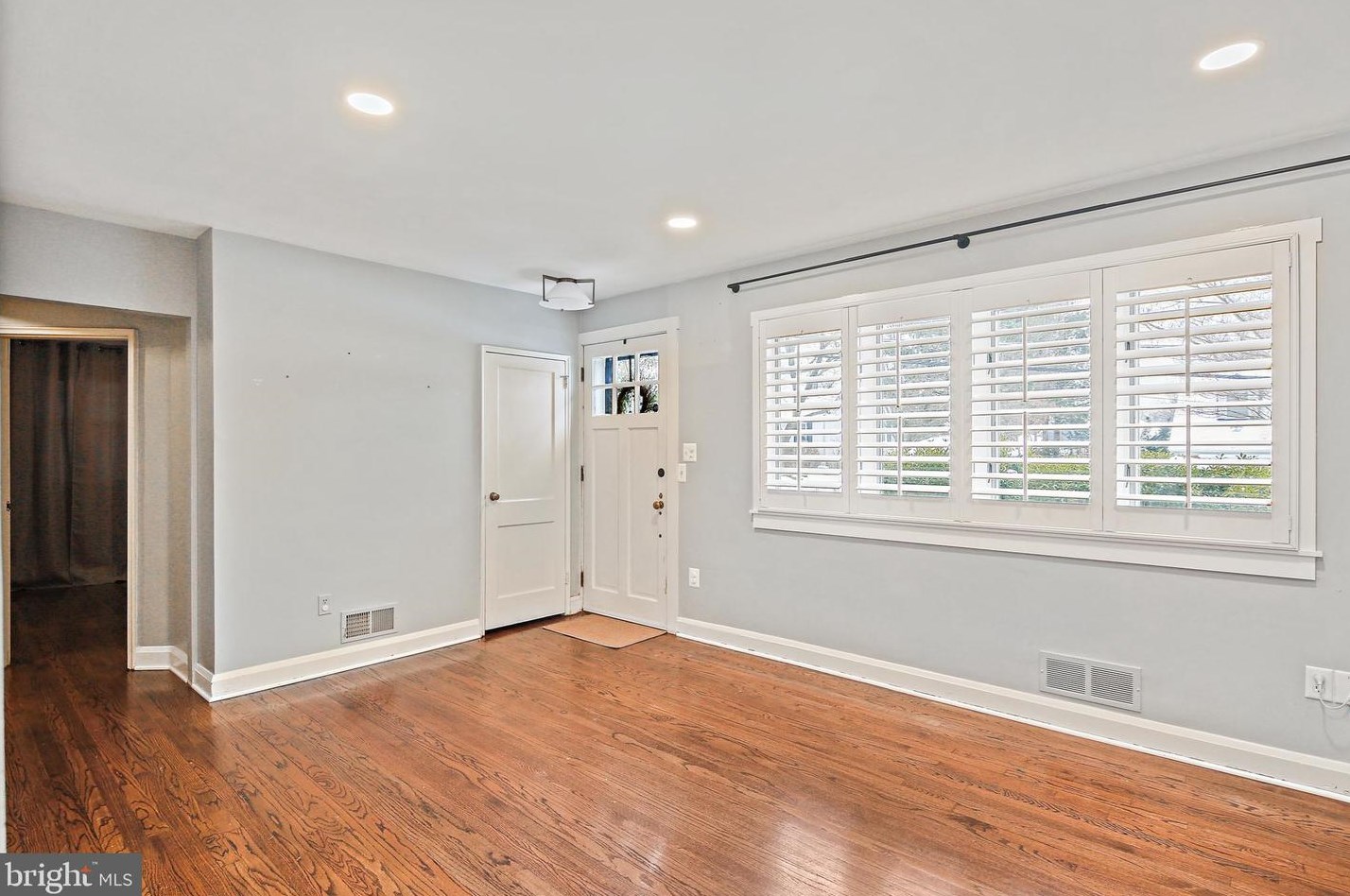 1302 Mccurley Ave, Baltimore MD  21228-5827 exterior